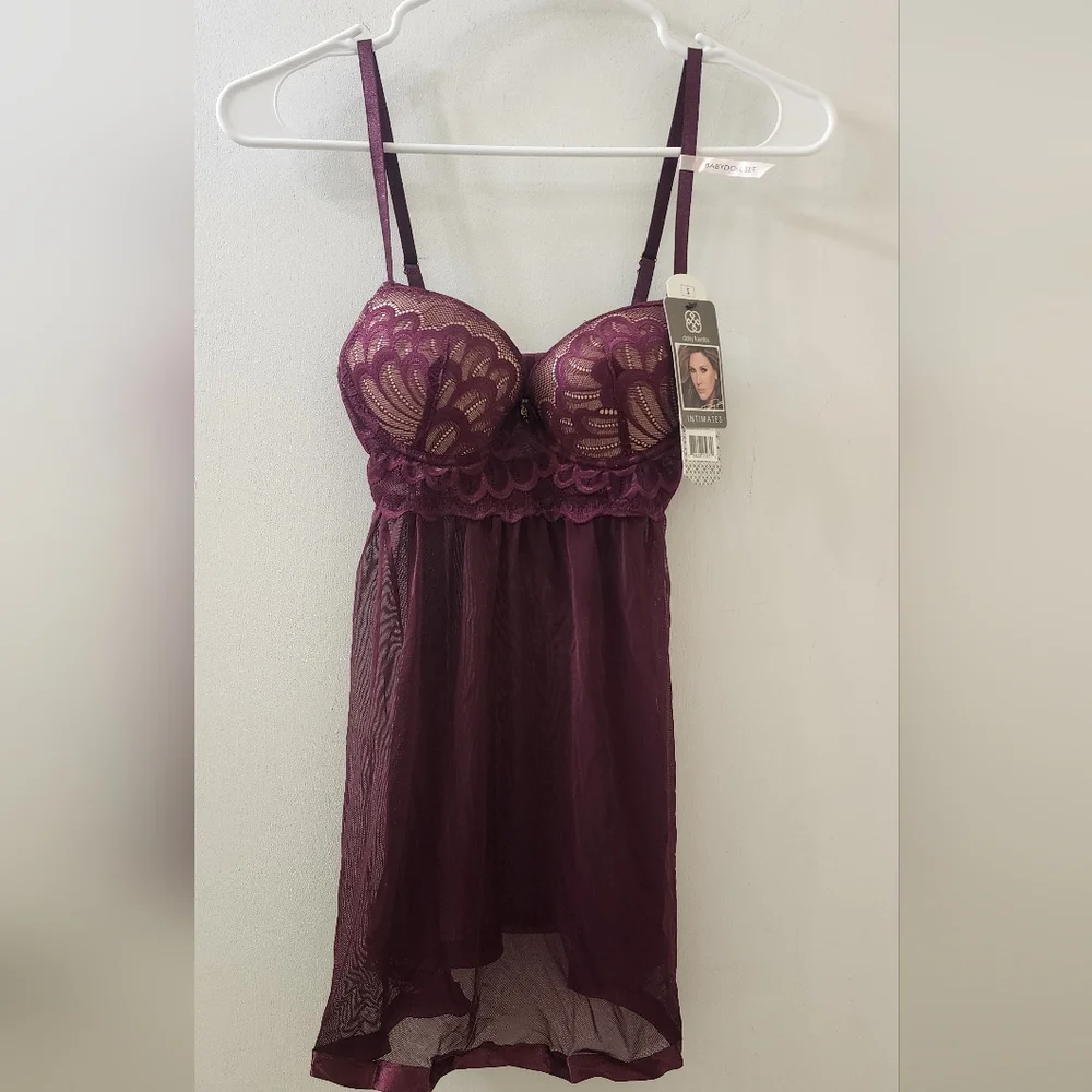New Daysi Fuentes Elegant Lace Burgundy Babydoll, Size Small.